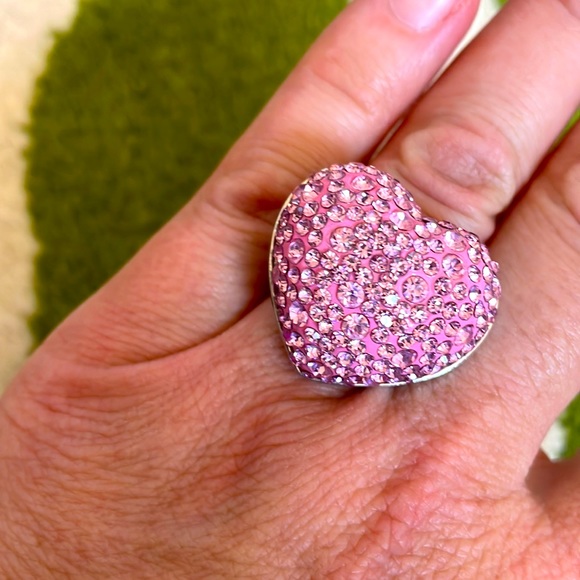 Jewelry - Vintage pink Swarovski rhinestone valentines Day heart ring stretch band